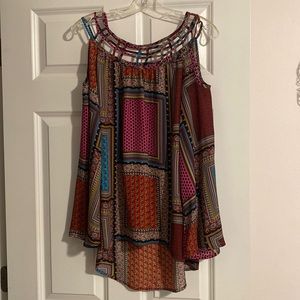 Boho style multi-color blouse. Peek-a-boo shoulder. Heartsoul brand. XL.